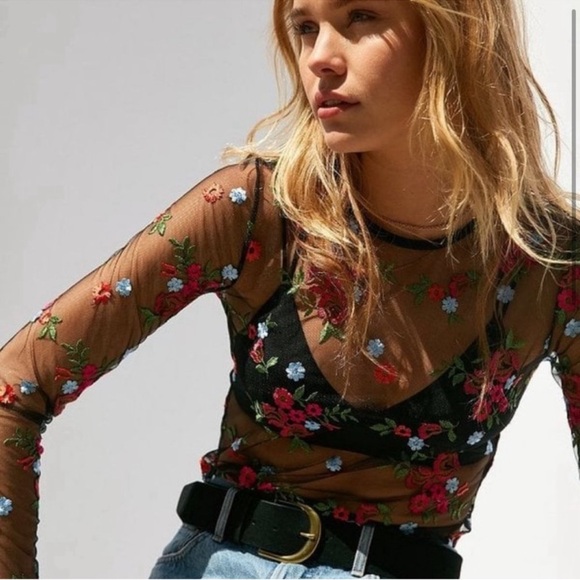 🌺Women’s Kimchi Blue Embroidered Floral Sheer Black Long Sleeve Top🌺 - Picture 2 of 9